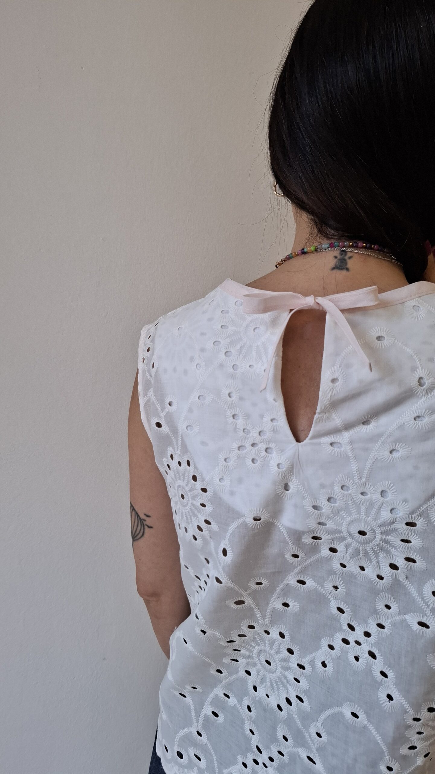 Blusa Goutte smanicata in Sangallo - immagine 10